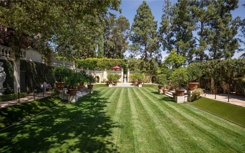 Rumah mewah bos Tinder