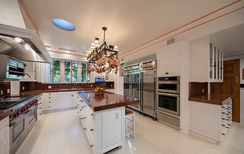 Rumah mewah bos Tinder