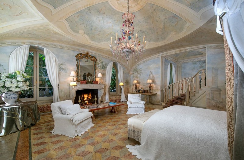 Rumah mewah bos Tinder