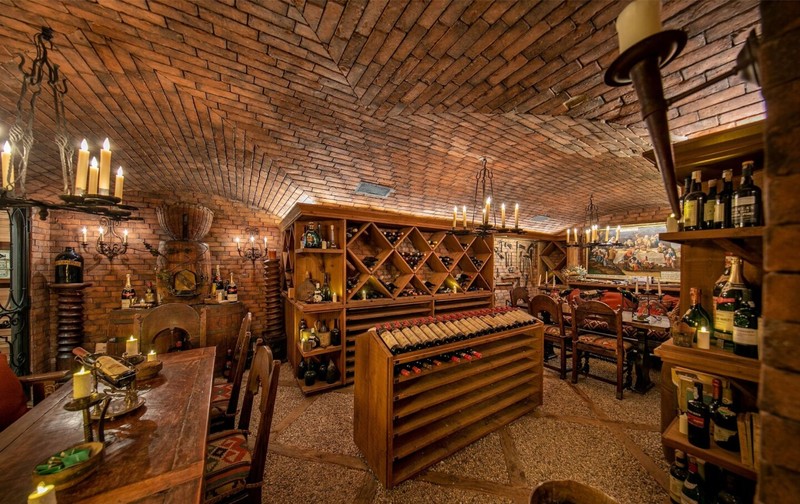 Rumah mewah bos Tinder