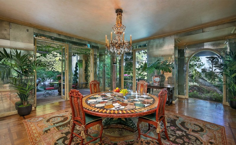 Rumah mewah bos Tinder