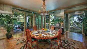 Ini adalah salah satu ruang makannya. Foto: Hilton Hyland