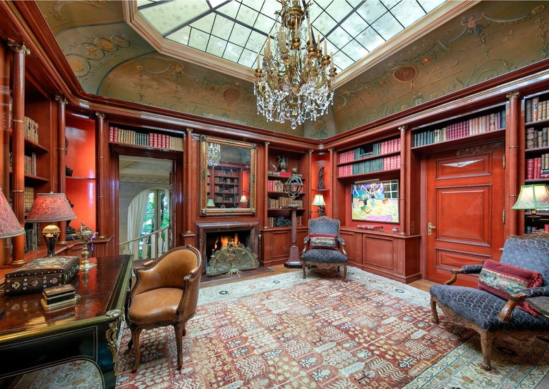 Rumah mewah bos Tinder