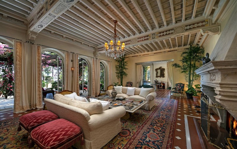 Rumah mewah bos Tinder