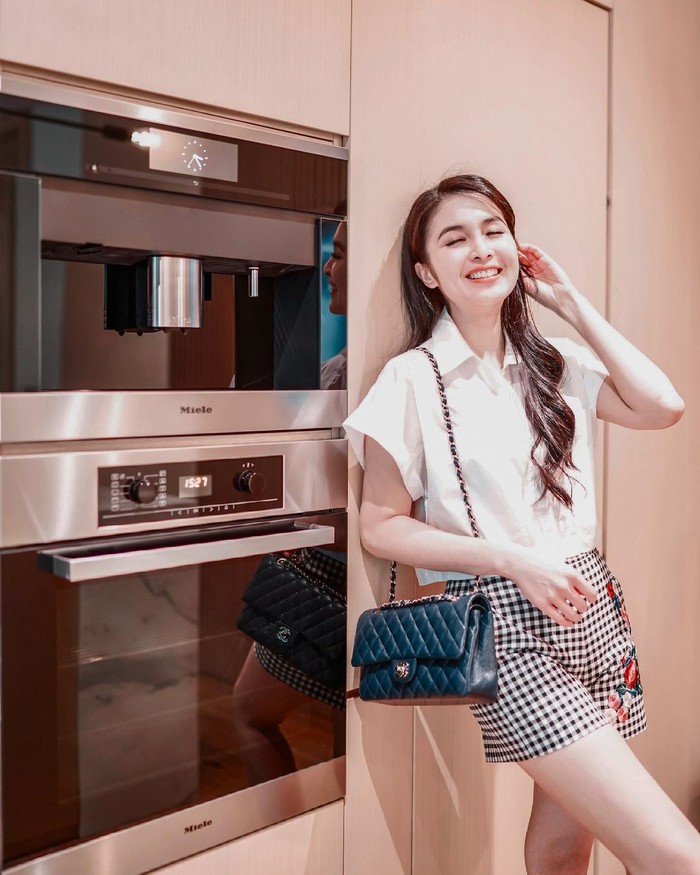 Sandra Dewi Punya Dapur Keren, Sering Dipakai Buat Foto OOTD!