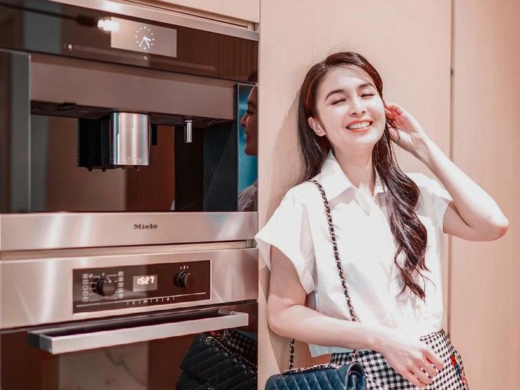 Sandra Dewi Punya Dapur Keren, Sering Dipakai Buat Foto OOTD!
