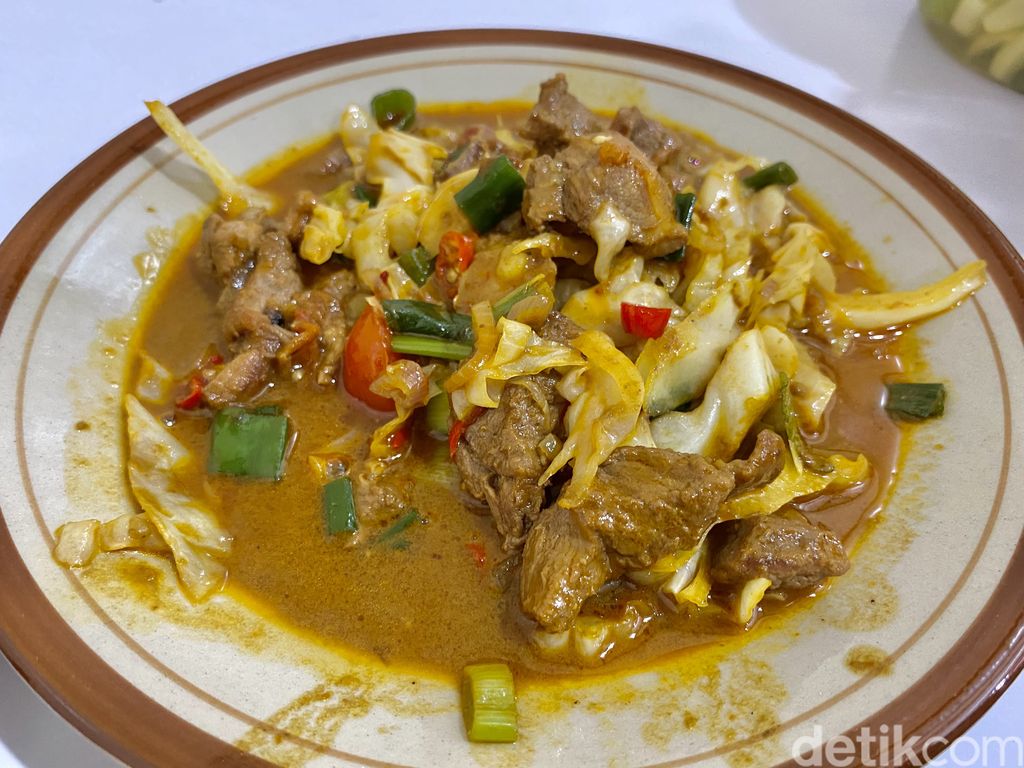 Warung makan Sate Keroncong yang tersembunyi di dekat Pasar Jatinegara.