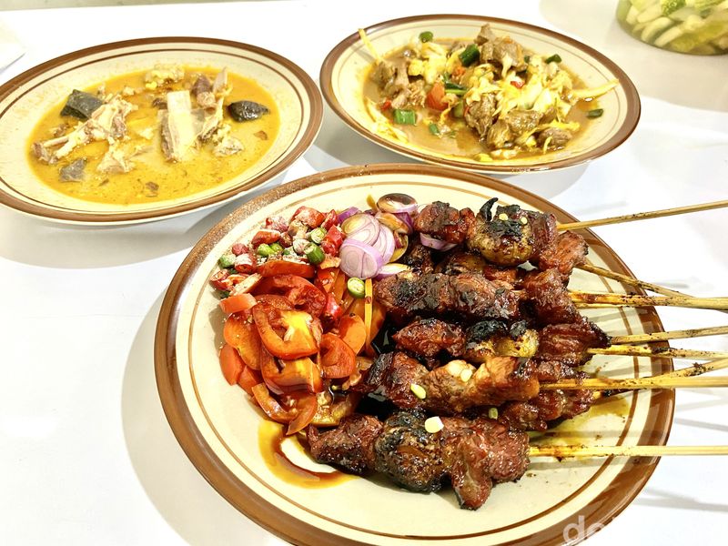 Warung makan Sate Keroncong yang tersembunyi di dekat Pasar Jatinegara.