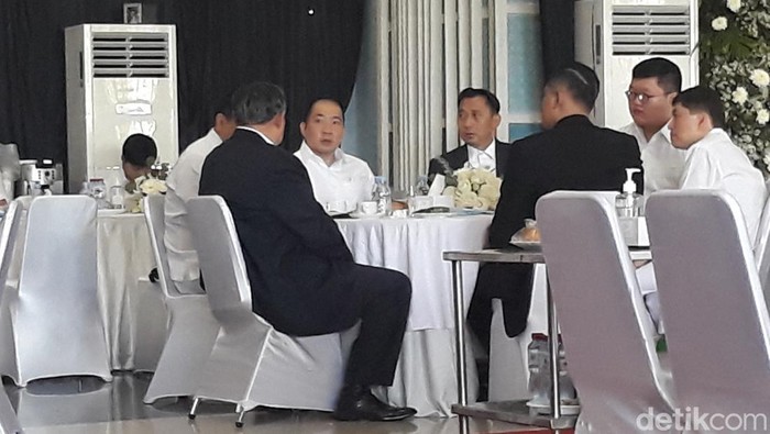 SBY-AHY melayat istri pendiri Sritex di Tiong Ting, Solo, Jumat (26/8/2022).