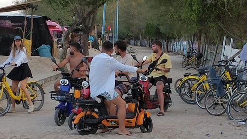 Sepeda listrik di Gili Trawangan, Desa Gili Indah, Kecamatan Pemenang Kabupaten Lombok Utara, NTB, makin menjamur.