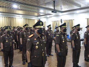 Kajati Sumut Lantik Wakajati-Aspidmil dan 5 Kajari
