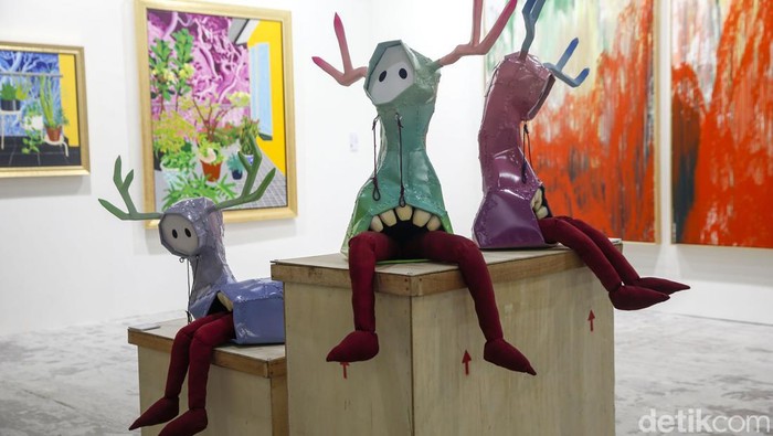 Terpukau Ragam Instalasi di Art Jakarta 2022 Art Jakarta 2022 kembali digelar Jakarta Convention Center (JCC), Jumat (26/8/2022). Pameran ini didaulat menjadi pembuka pekan seni rupa internasional lho.