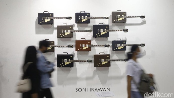 Terpukau Ragam Instalasi di Art Jakarta 2022 Art Jakarta 2022 kembali digelar Jakarta Convention Center (JCC), Jumat (26/8/2022). Pameran ini didaulat menjadi pembuka pekan seni rupa internasional lho.