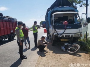 Truk Tabrak Motor Tewaskan Ibu dan Anak di Gresik, Sopir Diduga Ngantuk