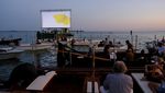 Begini Sensasi Unik Nonton Bioskop Terapung di Italia