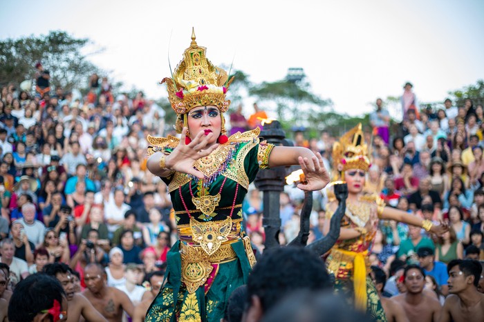 Unik! Mengenal Apa Itu Pola Lantai Tari Kecak yang Berasal dari Bali