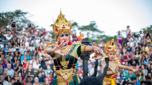 Unik! Mengenal Apa Itu Pola Lantai Tari Kecak yang Berasal dari Bali