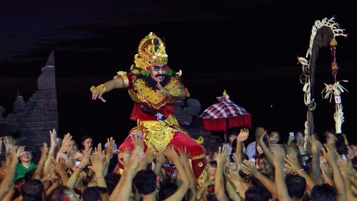 Unik! Mengenal Apa Itu Pola Lantai Tari Kecak yang Berasal dari Bali