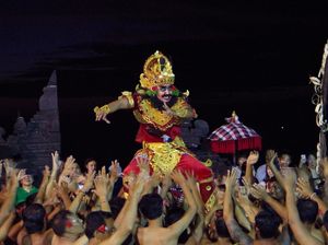 Tari Kecak: Sejarah, Ciri Khas, hingga Keunikannya