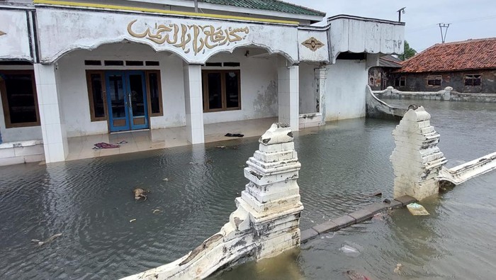 Upaya Nelly Perbaiki Pendidikan di Tengah Rob Muara Gembong Upaya Nelly Perbaiki Pendidikan di Tengah Rob Muara Gembong