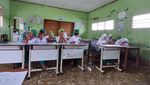 Kerja Keras Perbaiki Pendidikan di Tengah Banjir Rob Muara Gembong