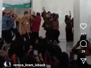 Viral Mahasiswa Joget di UIN KHAS Jember, Kampus Sebut Masjid Belum Jadi