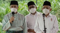 Wapres Maruf Amin bersama Gubernur Provinsi Riau Syamsuar memberi pernyataan pers dalam acara tersebut.