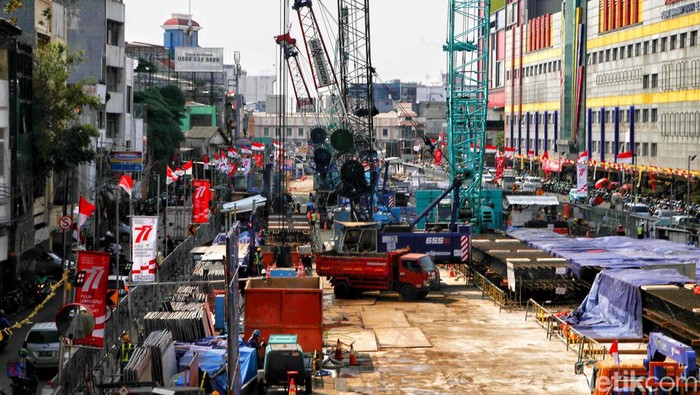 Menko Perekonomian Airlangga Hartarto mengatakan biaya untuk membangun MRT fase II Bundaran HI-Jakarta Kota membengkak. Dari Rp 22,5 triliun jadi Rp 26 triliun.