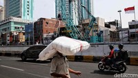 Airlangga menjelaskan biaya membengkak karena proses pembangunannya cukup kompleks. Ditambah kondisi lahan tidak stabil.