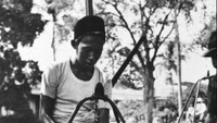 Ini bentuk warung kopi beberapa puluh tahun yang lalu. Para pedagang membuat kopi tubruk langsung di gerobak sederhana mereka. Foto: Pool/Site