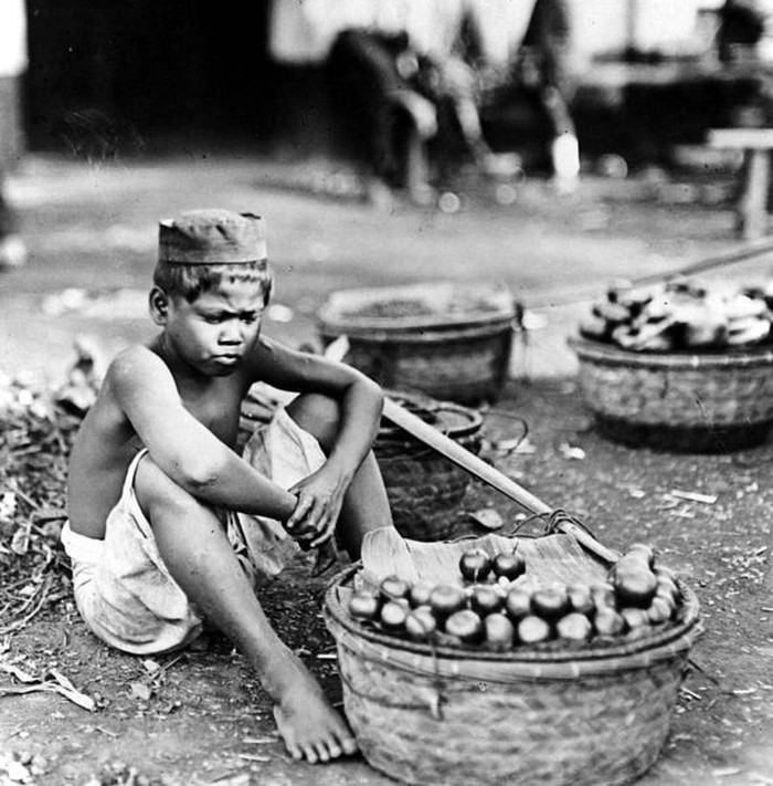 10 Penjual Makanan di Era Kolonial yang Pakai Alat Tradisional Sederhana 10 Penjual Makanan di Era Kolonial yang Pakai Alat Tradisional Sederhana