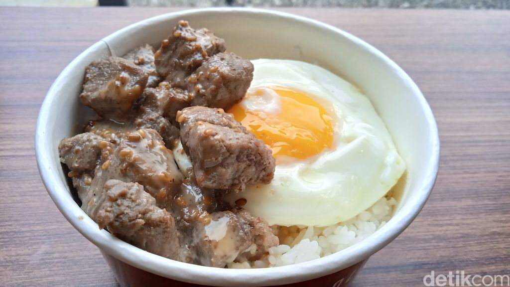 Empuk Juicy Rice Bowl Saikoro Punya Arya Saloka dan Putri Anne