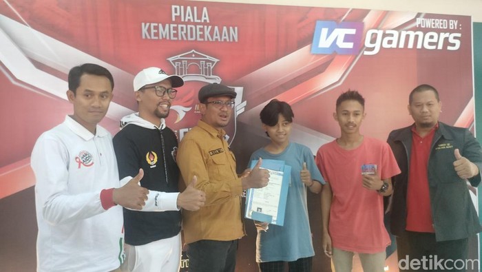 Belasan gamers putus sekolah di Garut disekolahkan e-sport Indonesia (ESI).