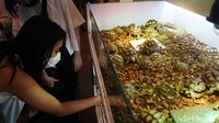 Sejumlah pengunjung memadati Indonesia International Pet Expo 2022.