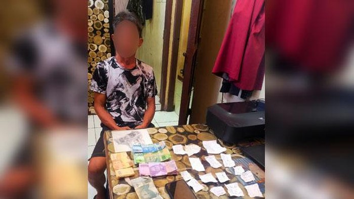 Pria berinisial SH (28) di Bitung, Sulawesi Utara (Sulut) ditangkap polisi terkait kasus judi togel online.