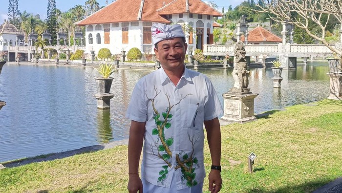 Bupati Karangasem I Gede Dana.