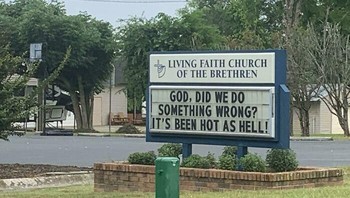 Pihak gereja menginformasikan cuaca panas. Foto: Reddit via Boredpanda