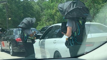 Polisi pakai pelindung. Foto: Reddit via Boredpanda