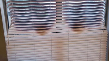 Tirai meleleh. Foto: Reddit via Boredpanda