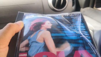 Cover CD meleleh. Foto: Reddit via Boredpanda