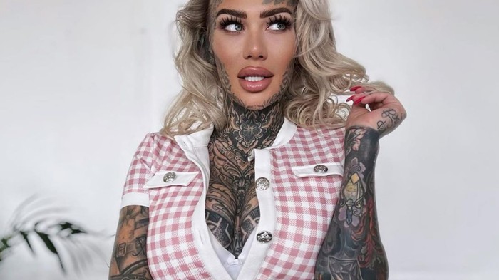 Foto: Instagram @becky_holt_bolt wanita paling bertato Foto: Instagram @becky_holt_bolt wanita paling bertato