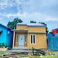 Sehari-hari Hanafi bekerja sebagai pengusaha pakaian pria. Bagi kamu uang ingin mempunyai rumah, Hanafi menyebutkan sisihkan uang untuk ditabung. Berapa pun gaji kamu, sisihkan dan ditabung, menikah tidak perlu mewah, pikirkan masa depan kamu dan istrimu kelak, pungkasnya. Foto: Dok. pribadi Hanafi.