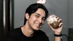 Junior Roberts, Aktor Tampan yang Punya Bisnis Kopi Susu dan Sate Taichan