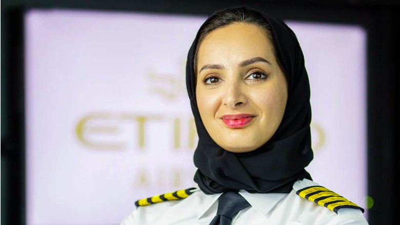 Kapten Aisha Al Mansoori, pilot wanita pertama Etihad dan UEA Kapten Aisha Al Mansoori, pilot wanita pertama Etihad dan UEA