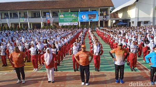 Kota Sukabumi berhasil mencatatkan diri di Museum Rekor Indonesia (MURI) melalui pemecahan rekor kegiatan olahraga bertajuk Senam Kebugaran Jasmani (SKJ).