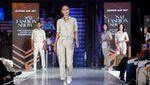 Lenggak-lenggok Luna Maya Saat Jadi Pramugari Super Air Jet