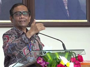 Mahfud Sebut BRIN Masih Cek Bahaya Tidaknya Gas Air Mata