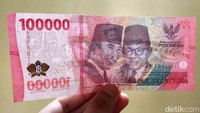 Uang rupiah baru Rp 100.000 saat diterawang yang muncul tetap gambar Soekarno dan Mohammad Hatta. Nominal angka ketika diterawang juga hanya muncul angka 100.