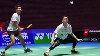 Fajar/Rian tumbang di tangan Hendra/Ahsan dalam perebutkan tiket ke final Kejuaraan Dunia Bulutangkis 2022. 