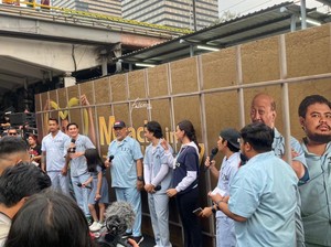 500 Orang Berbaju Tahanan di Peluncuran Balon Udara, Ost Miracle On Cell No.7